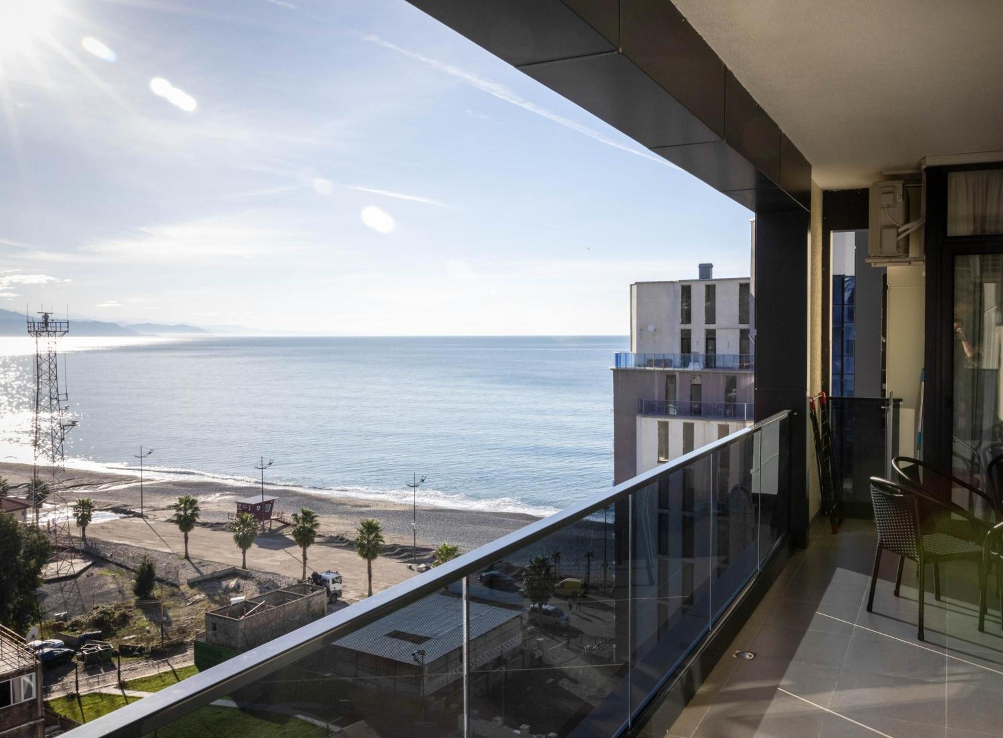 Green Side Apart Hotel Μπατούμι Εξωτερικό φωτογραφία