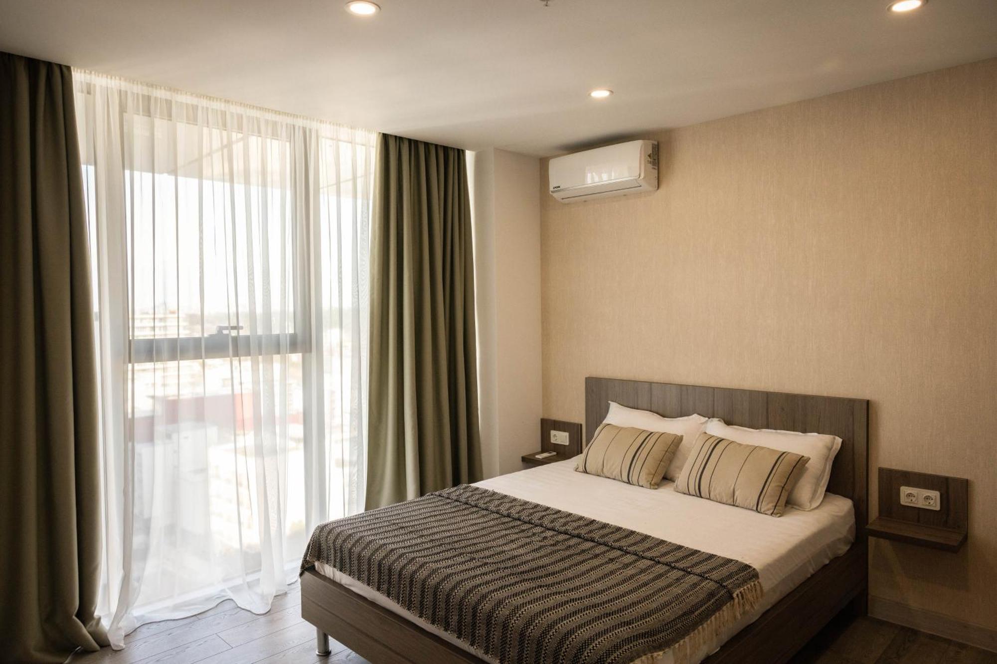 Green Side Apart Hotel Μπατούμι Εξωτερικό φωτογραφία