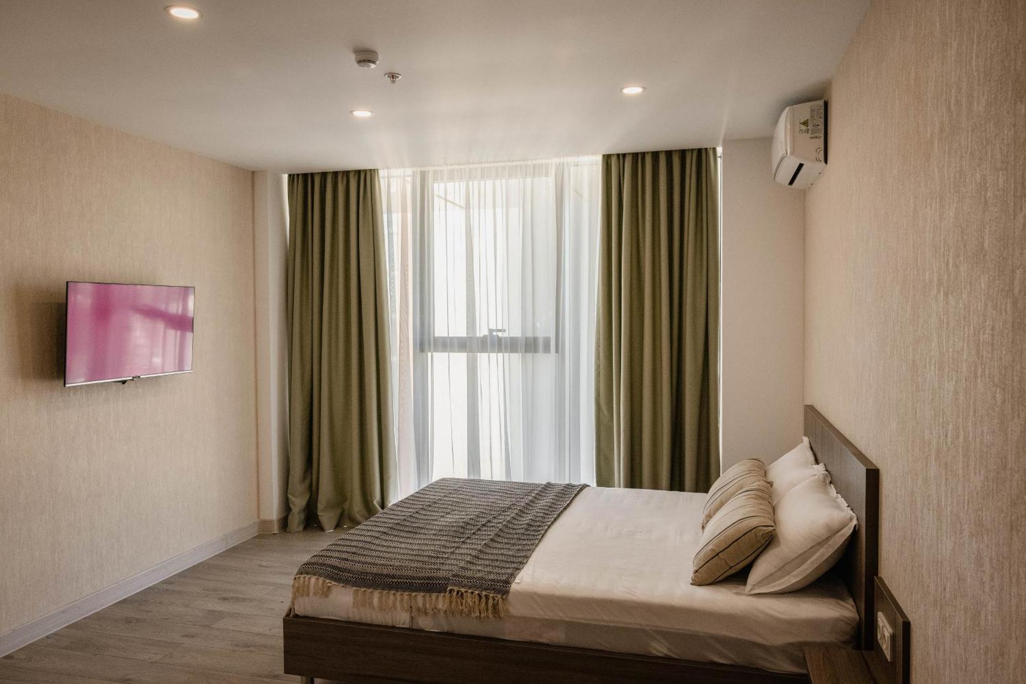 Green Side Apart Hotel Μπατούμι Εξωτερικό φωτογραφία